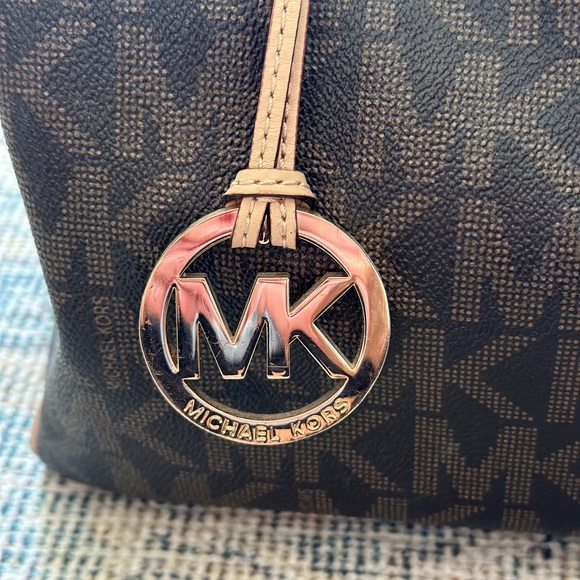 Michael Kors Large Signature Grayson Large Satchel - Picture 5 of 13